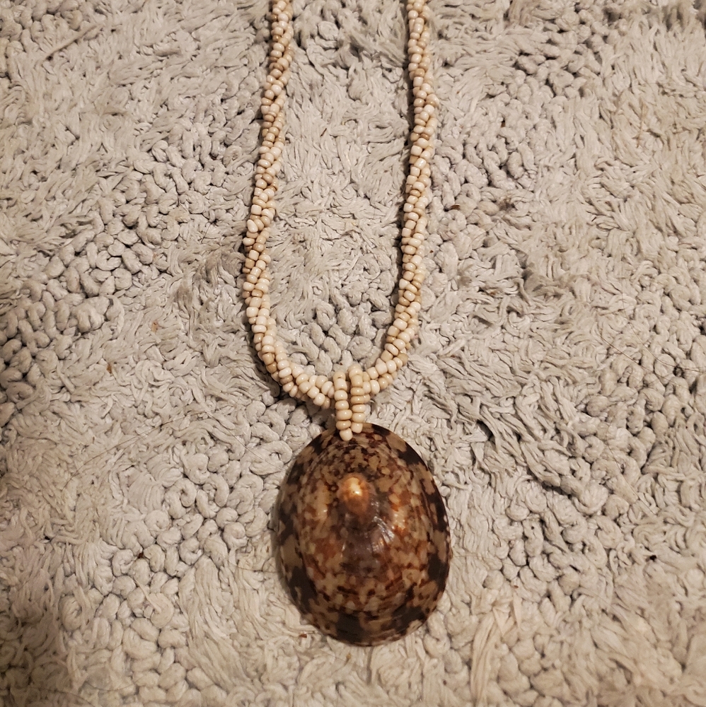 Shell necklace - Picture 2 of 5